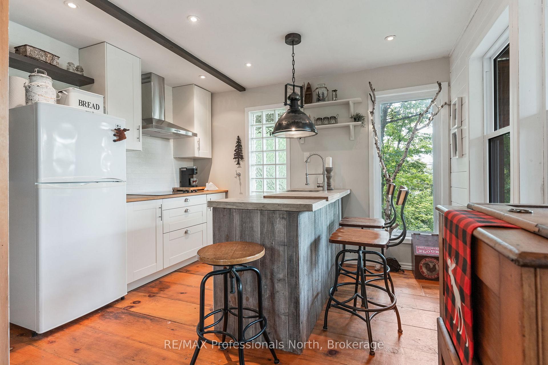 Photo 5 of 1065 Shaded Water Trail, Minden Hills, Lutterworth — HOMEH