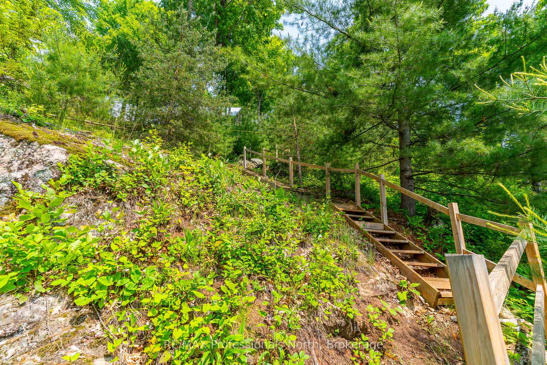 Photo 35 of 1065 Shaded Water Trail, Minden Hills, Lutterworth — HOMEH