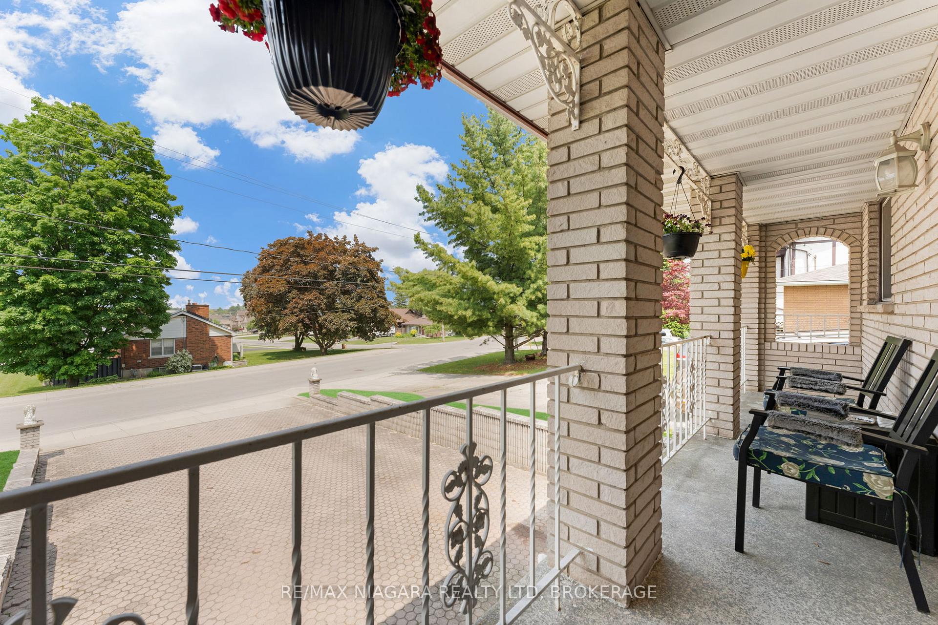 Photo 5 of 116 Pine Drive, Hamilton, Stoney Creek — HOMEH