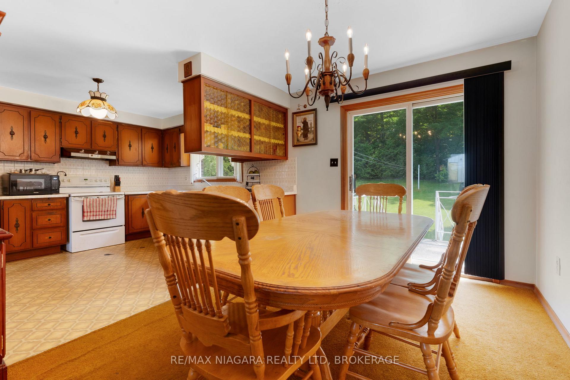 Photo 8 of 116 Pine Drive, Hamilton, Stoney Creek — HOMEH