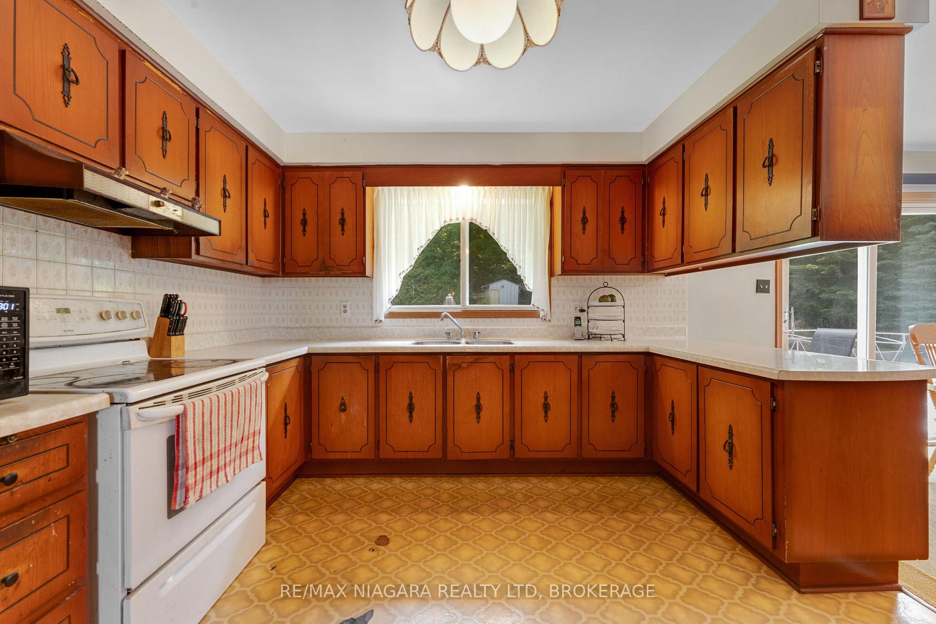 Photo 15 of 116 Pine Drive, Hamilton, Stoney Creek — HOMEH