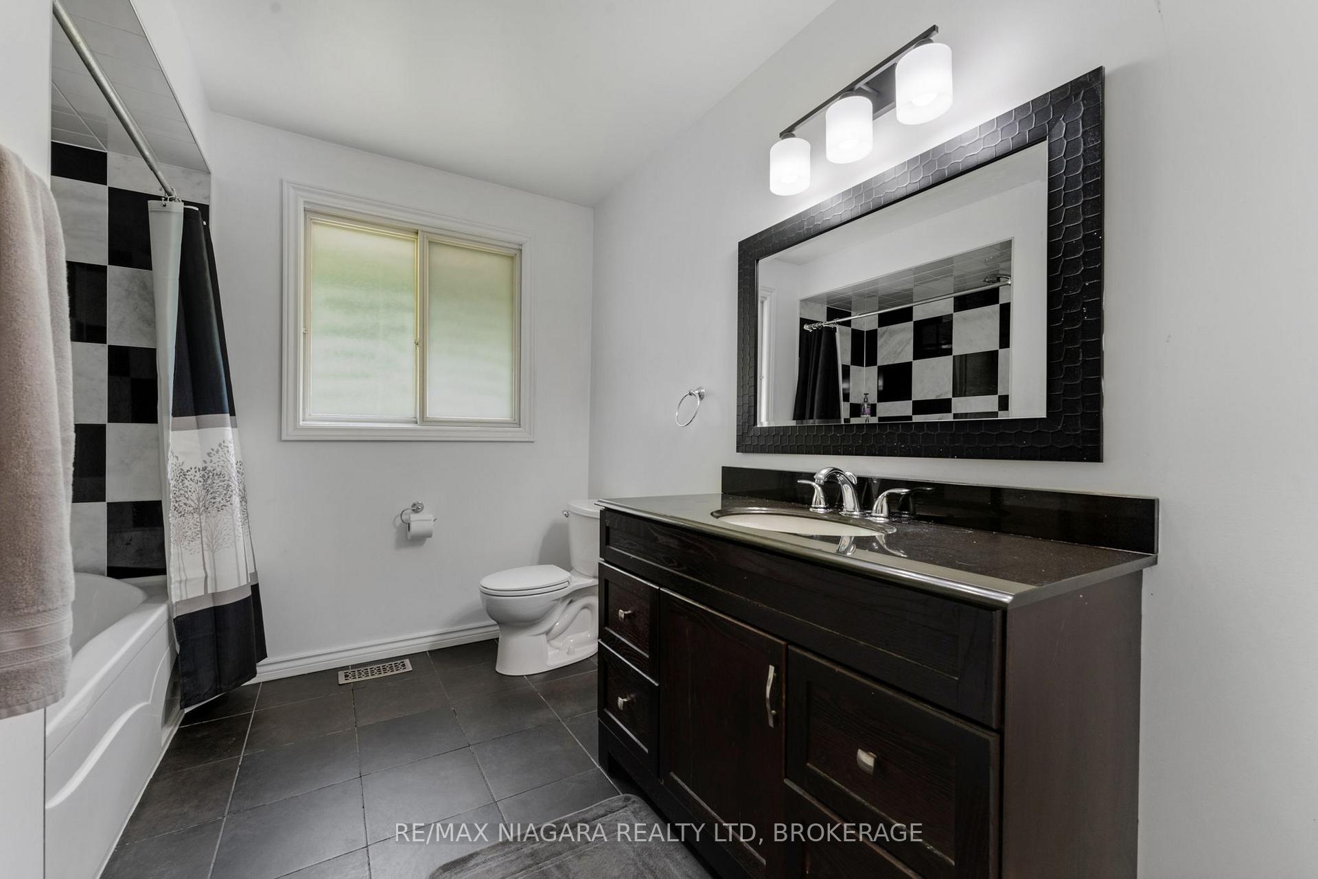 Photo 17 of 116 Pine Drive, Hamilton, Stoney Creek — HOMEH