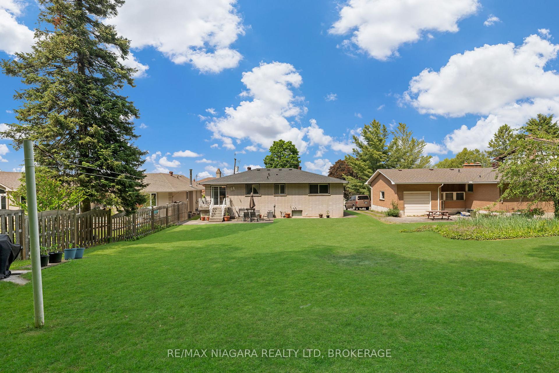 Photo 36 of 116 Pine Drive, Hamilton, Stoney Creek — HOMEH