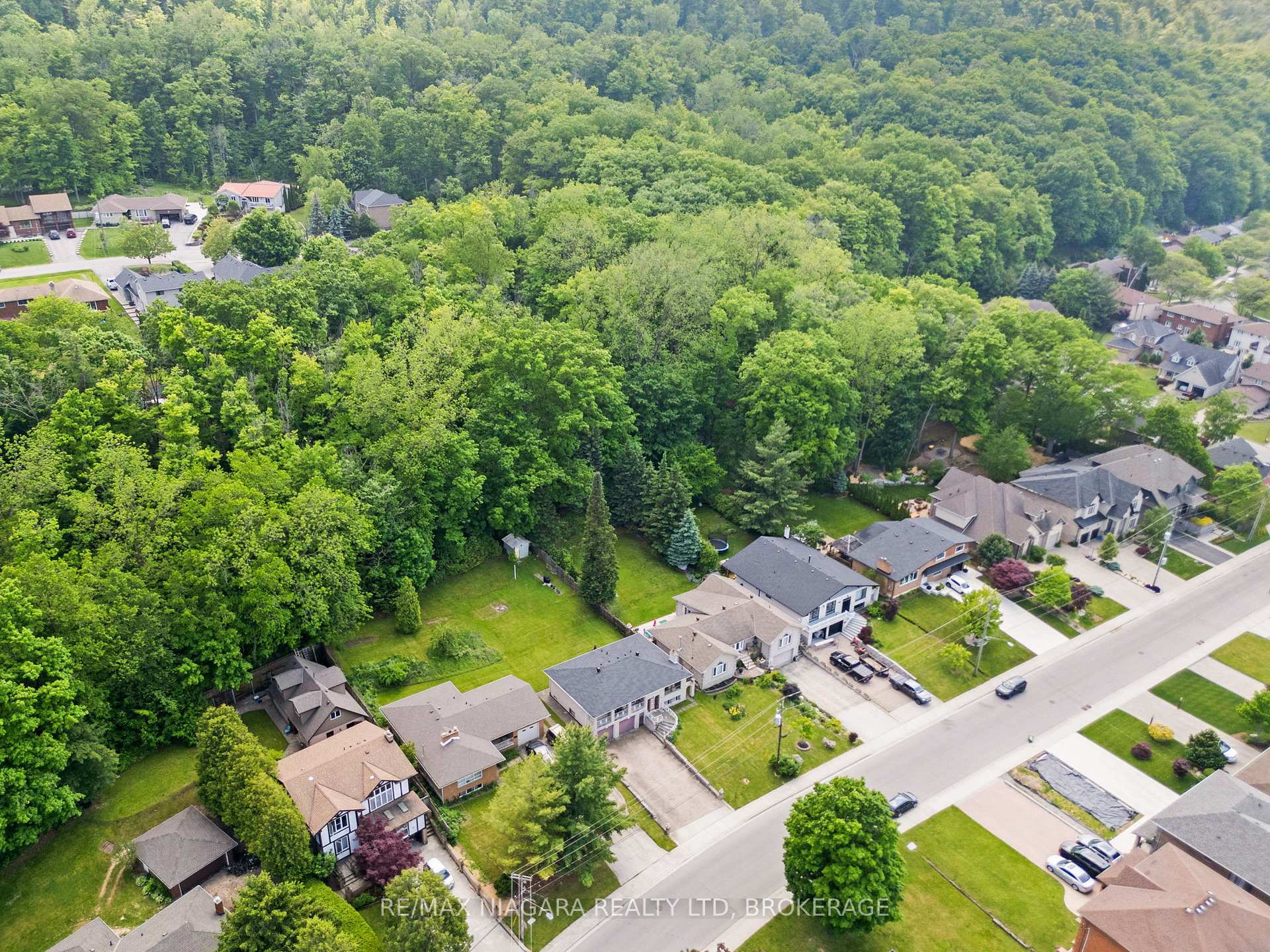 Photo 41 of 116 Pine Drive, Hamilton, Stoney Creek — HOMEH