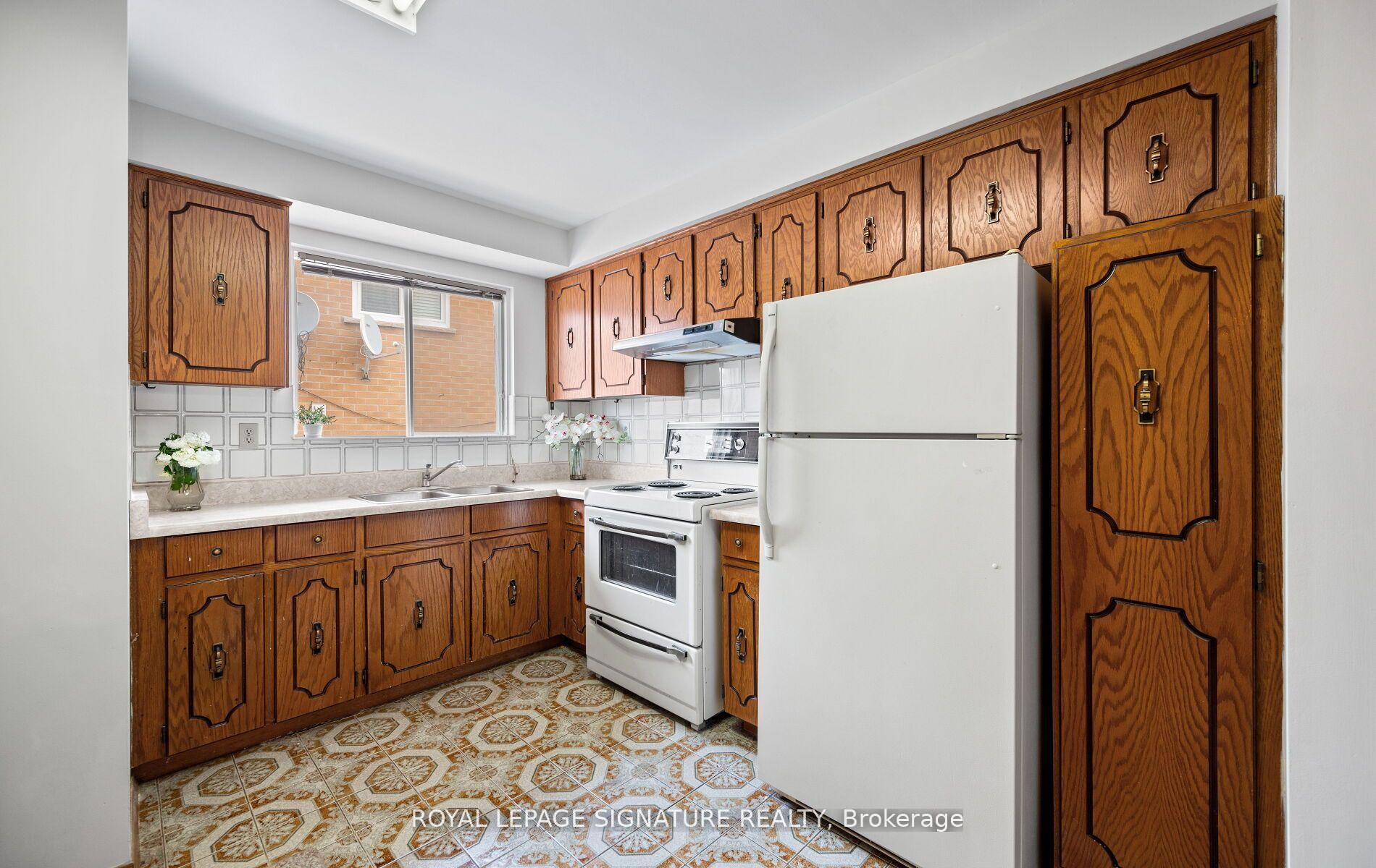Photo 9 of 100 Madison Street, Brampton, Central Park — HOMEH