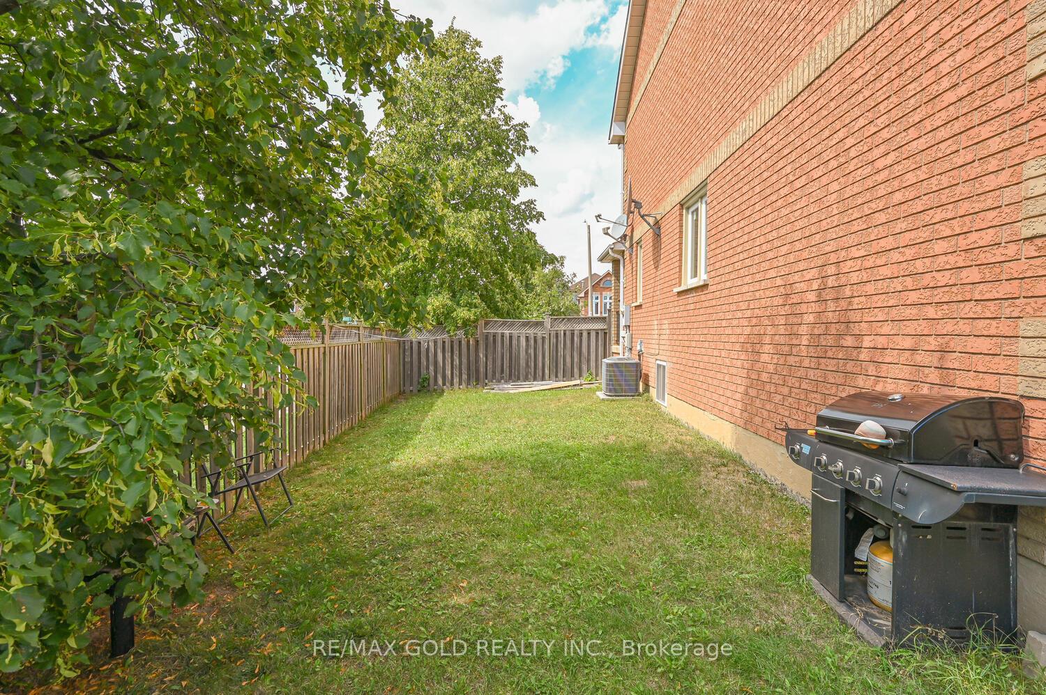 Photo 10 of 122 White Tail Crescent, Brampton, Fletcher's West — HOMEH