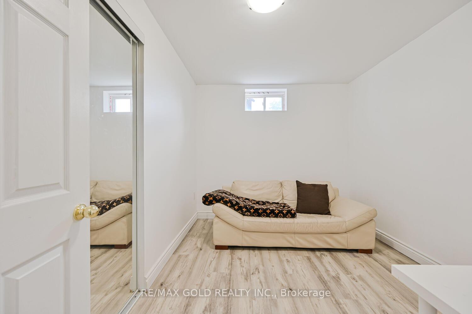 Photo 4 of 122 White Tail Crescent, Brampton, Fletcher's West — HOMEH