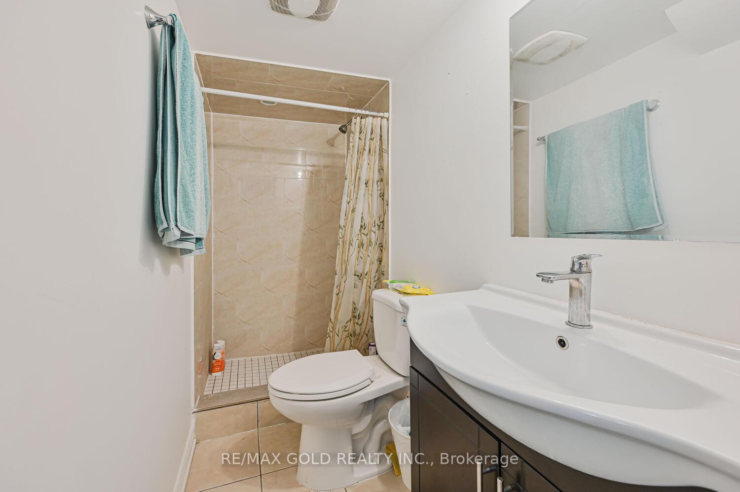 Photo 5 of 122 White Tail Crescent, Brampton, Fletcher's West — HOMEH