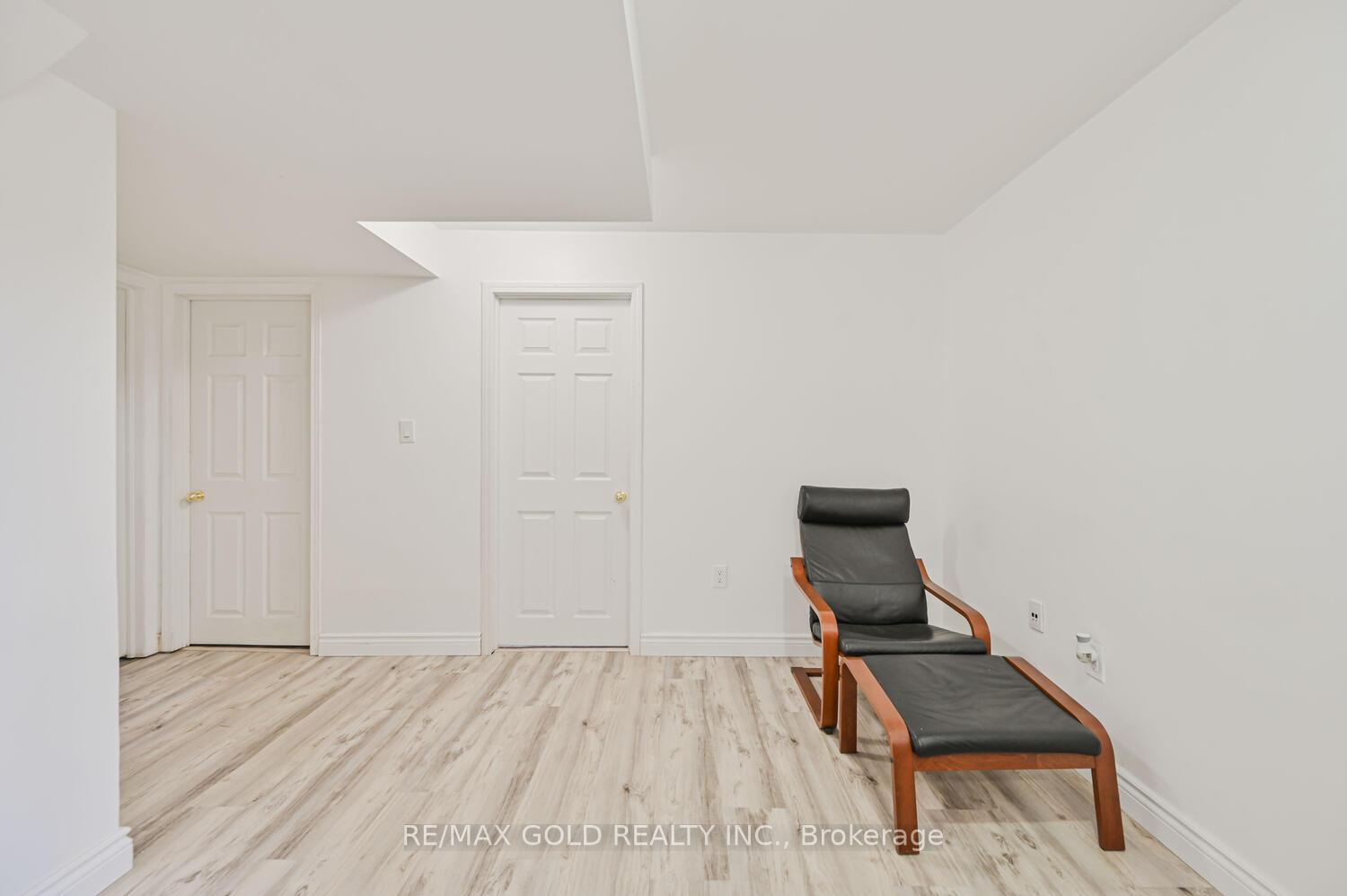 Photo 7 of 122 White Tail Crescent, Brampton, Fletcher's West — HOMEH