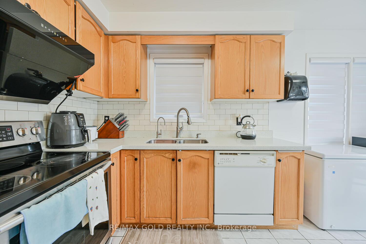 Photo 26 of 122 White Tail Crescent, Brampton, Fletcher's West — HOMEH