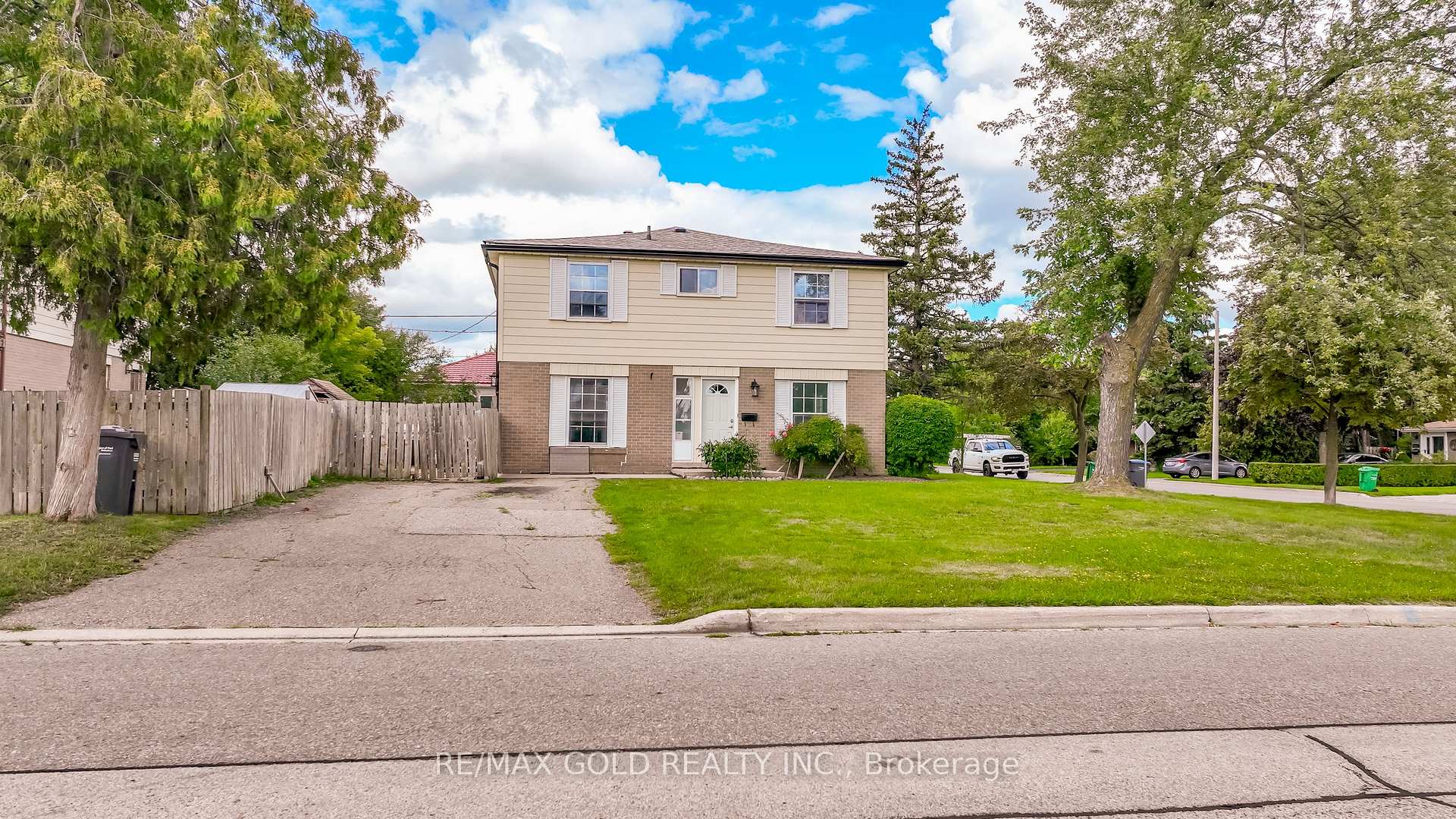 Photo 3 of 66 Danesbury Crescent, Brampton, Southgate — HOMEH