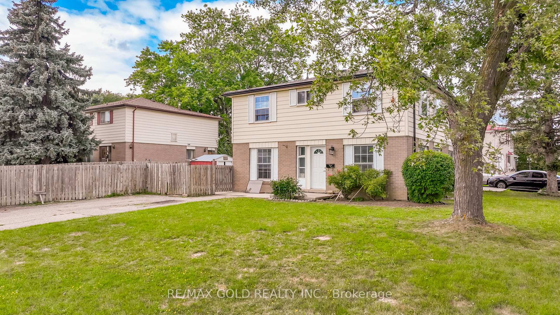 Photo 2 of 66 Danesbury Crescent, Brampton, Southgate — HOMEH