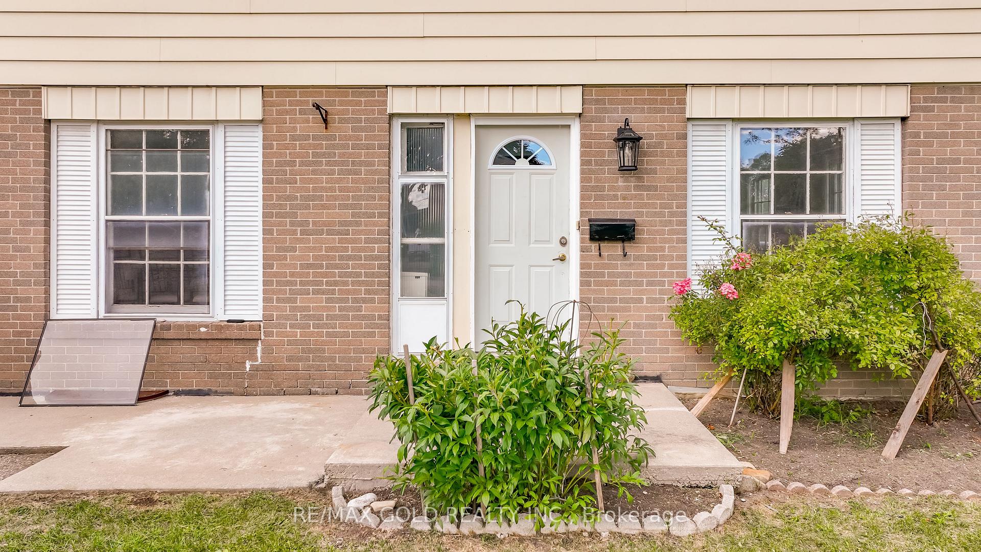 Photo 6 of 66 Danesbury Crescent, Brampton, Southgate — HOMEH