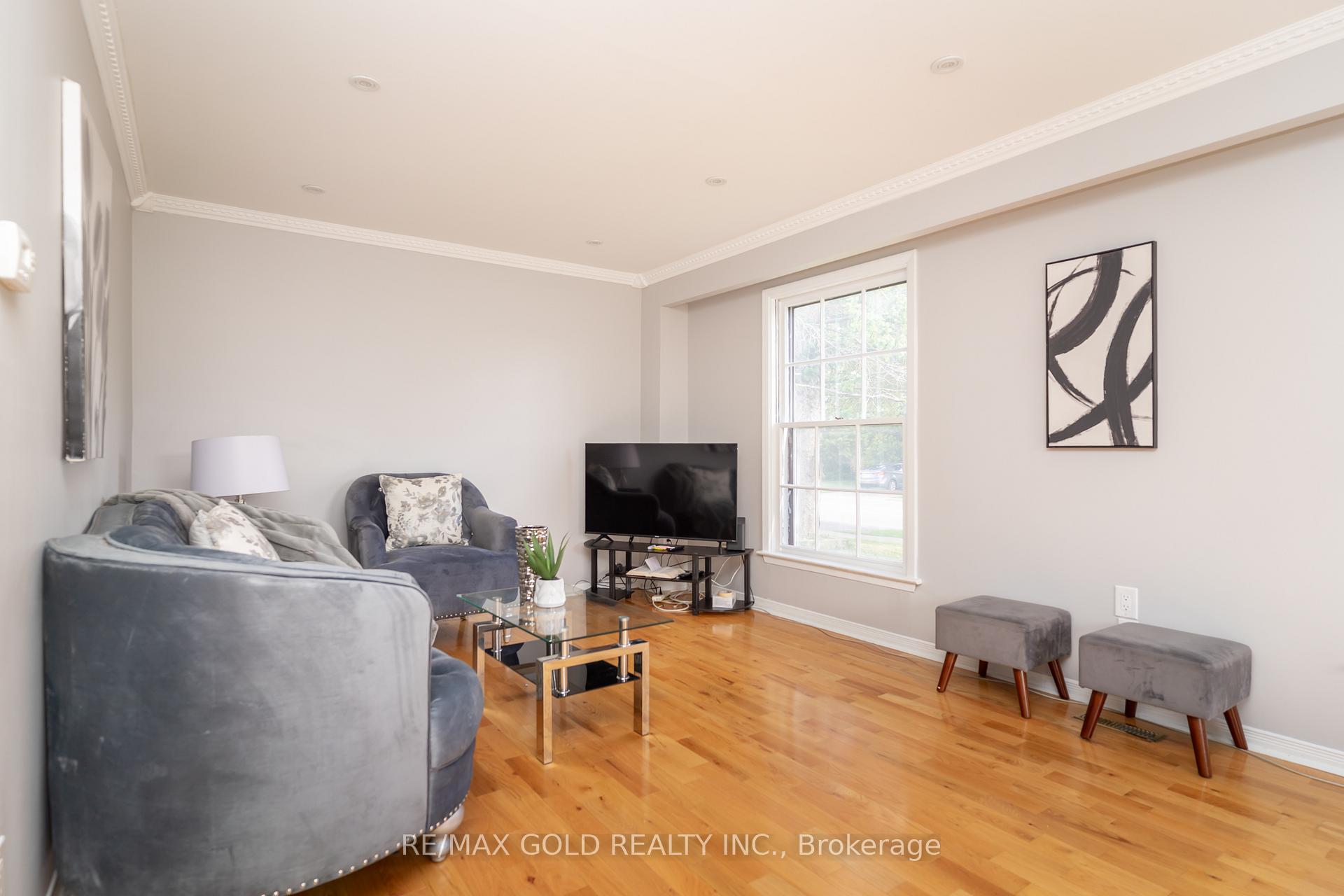 Photo 4 of 66 Danesbury Crescent, Brampton, Southgate — HOMEH