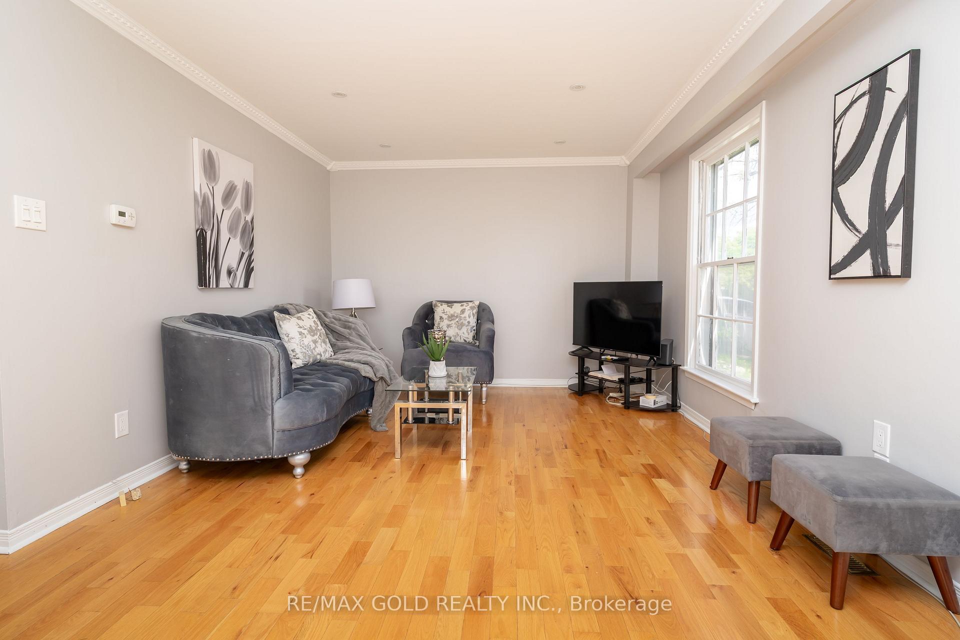 Photo 10 of 66 Danesbury Crescent, Brampton, Southgate — HOMEH