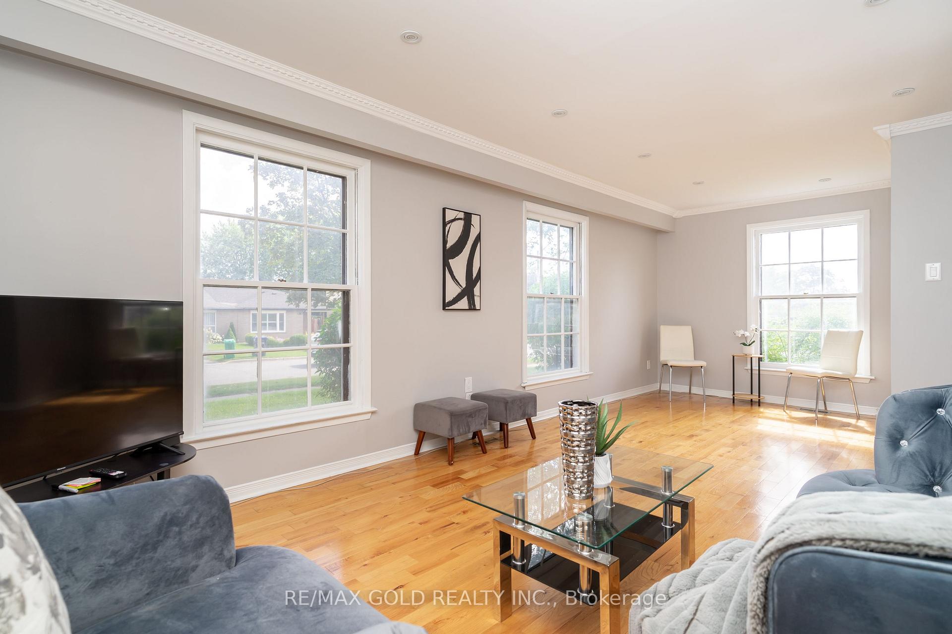 Photo 8 of 66 Danesbury Crescent, Brampton, Southgate — HOMEH