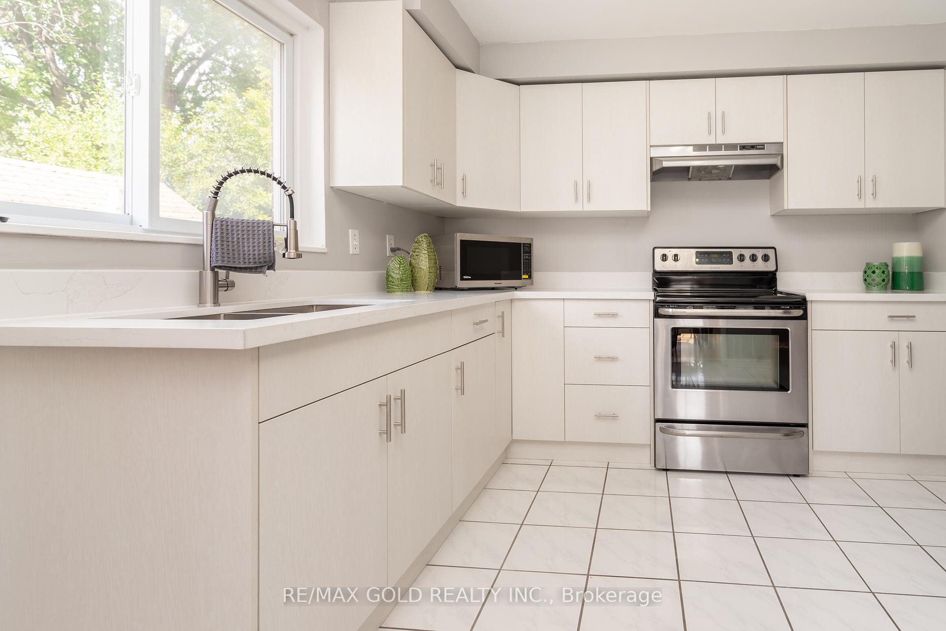 Photo 41 of 66 Danesbury Crescent, Brampton, Southgate — HOMEH