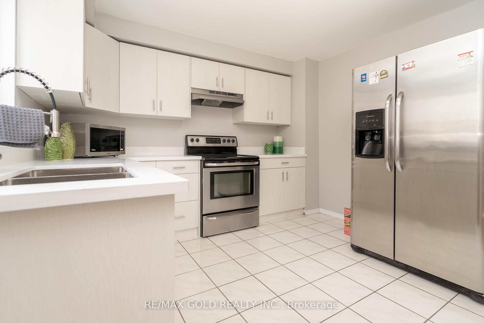 Photo 12 of 66 Danesbury Crescent, Brampton, Southgate — HOMEH
