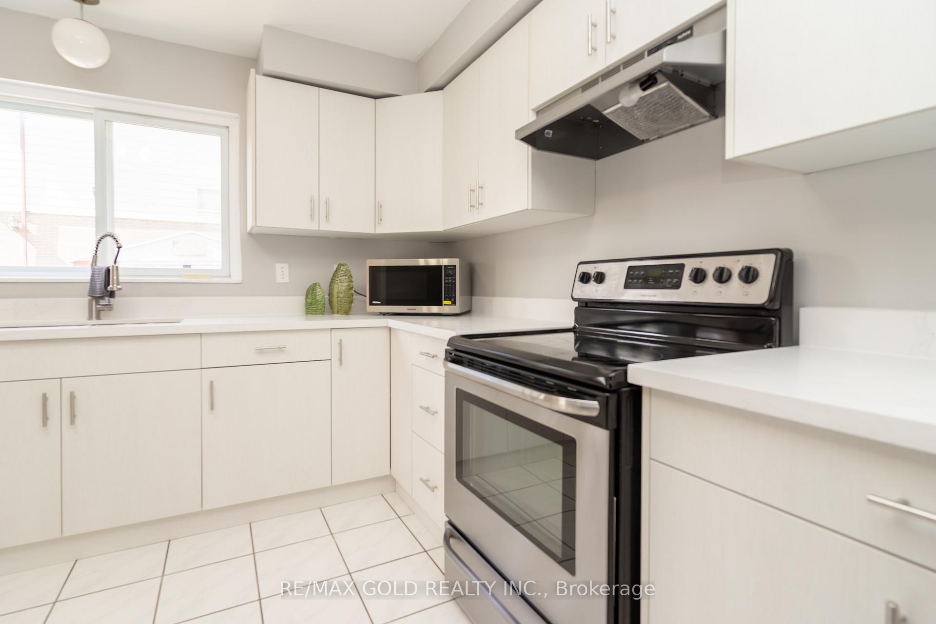 Photo 11 of 66 Danesbury Crescent, Brampton, Southgate — HOMEH