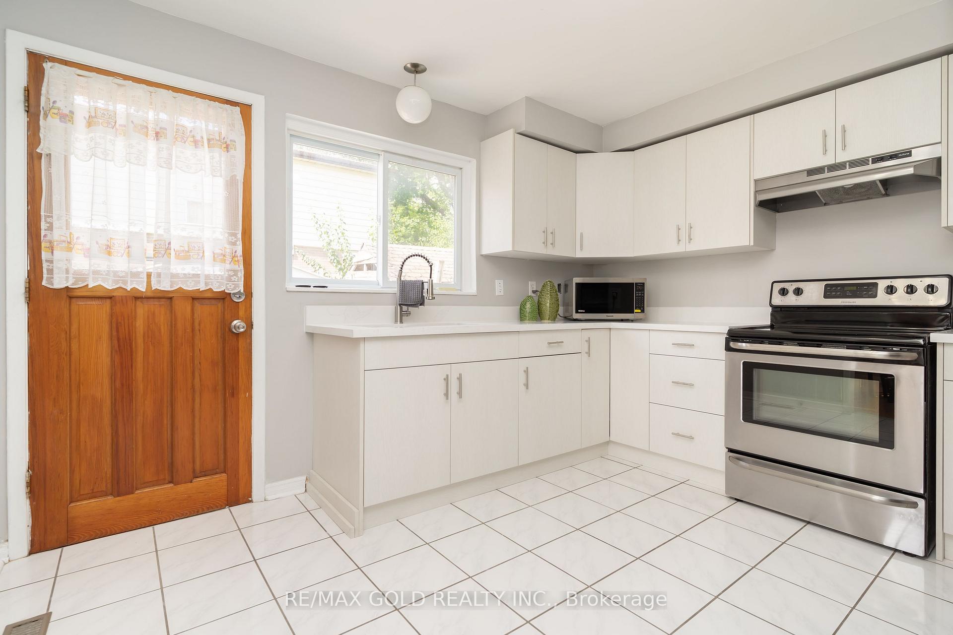 Photo 17 of 66 Danesbury Crescent, Brampton, Southgate — HOMEH