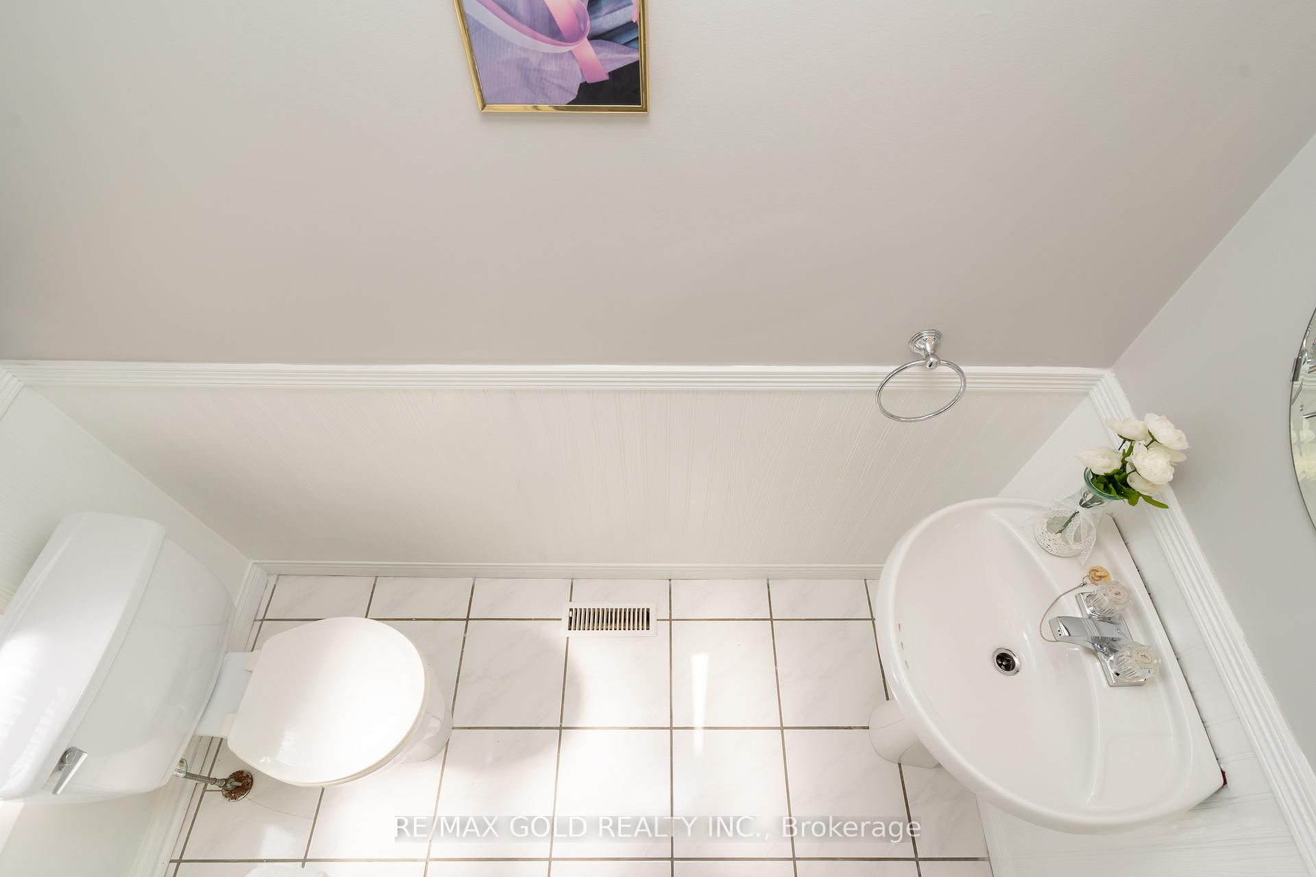 Photo 14 of 66 Danesbury Crescent, Brampton, Southgate — HOMEH