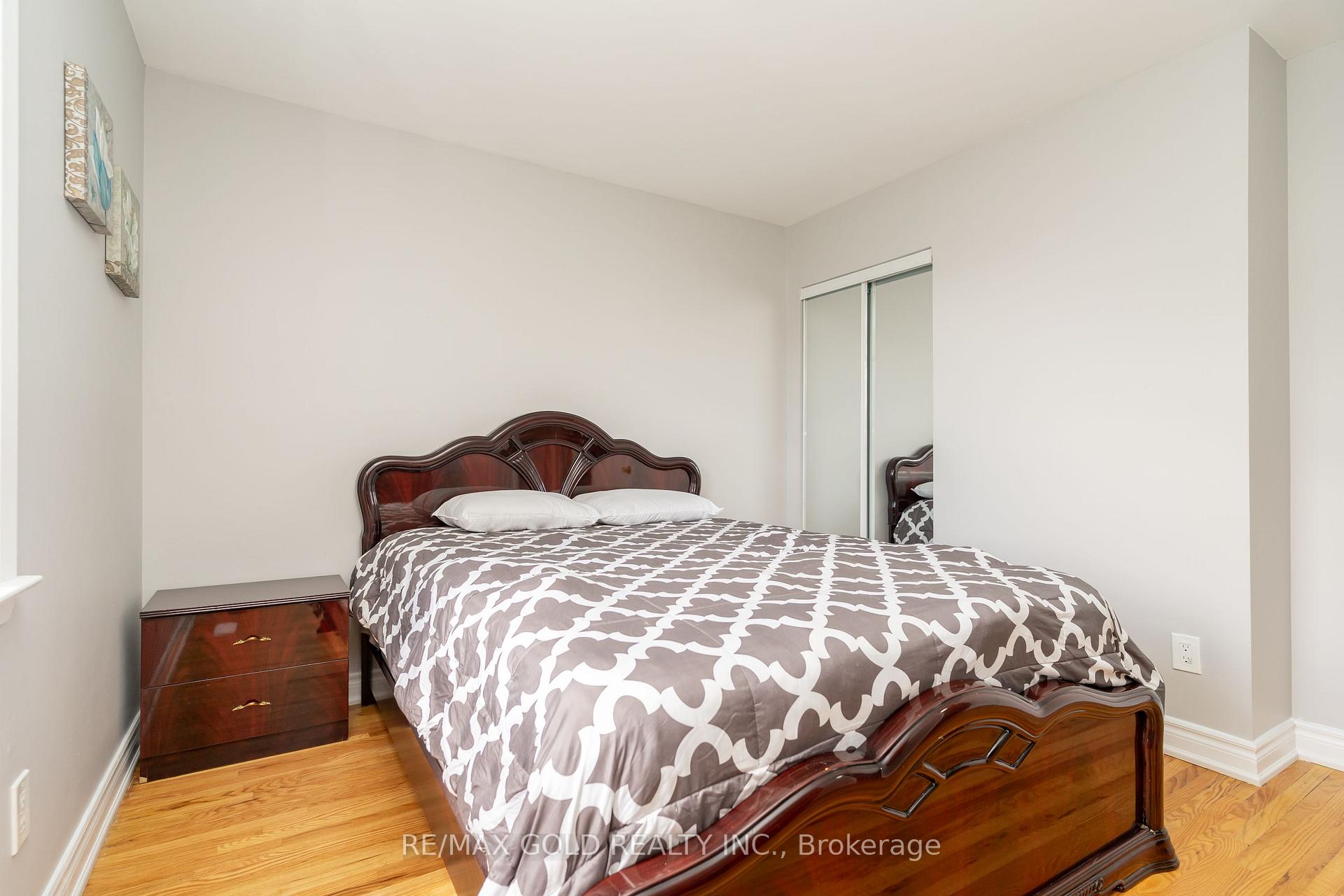 Photo 30 of 66 Danesbury Crescent, Brampton, Southgate — HOMEH