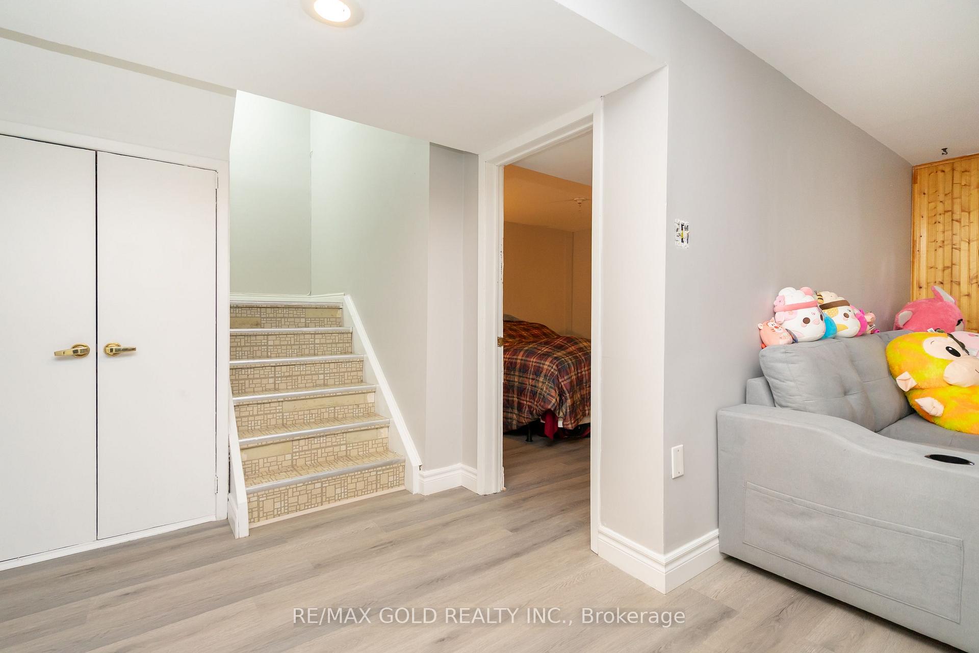 Photo 28 of 66 Danesbury Crescent, Brampton, Southgate — HOMEH