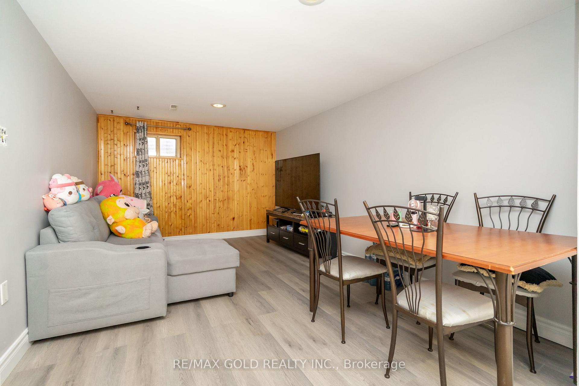 Photo 29 of 66 Danesbury Crescent, Brampton, Southgate — HOMEH
