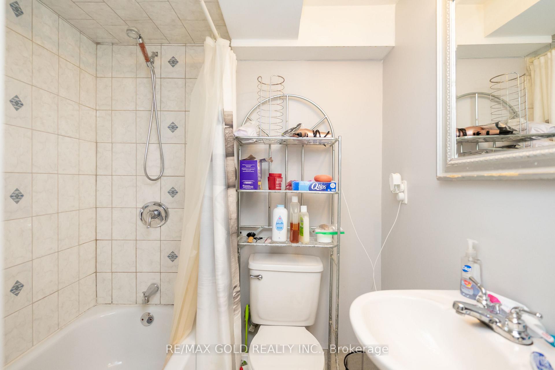 Photo 36 of 66 Danesbury Crescent, Brampton, Southgate — HOMEH