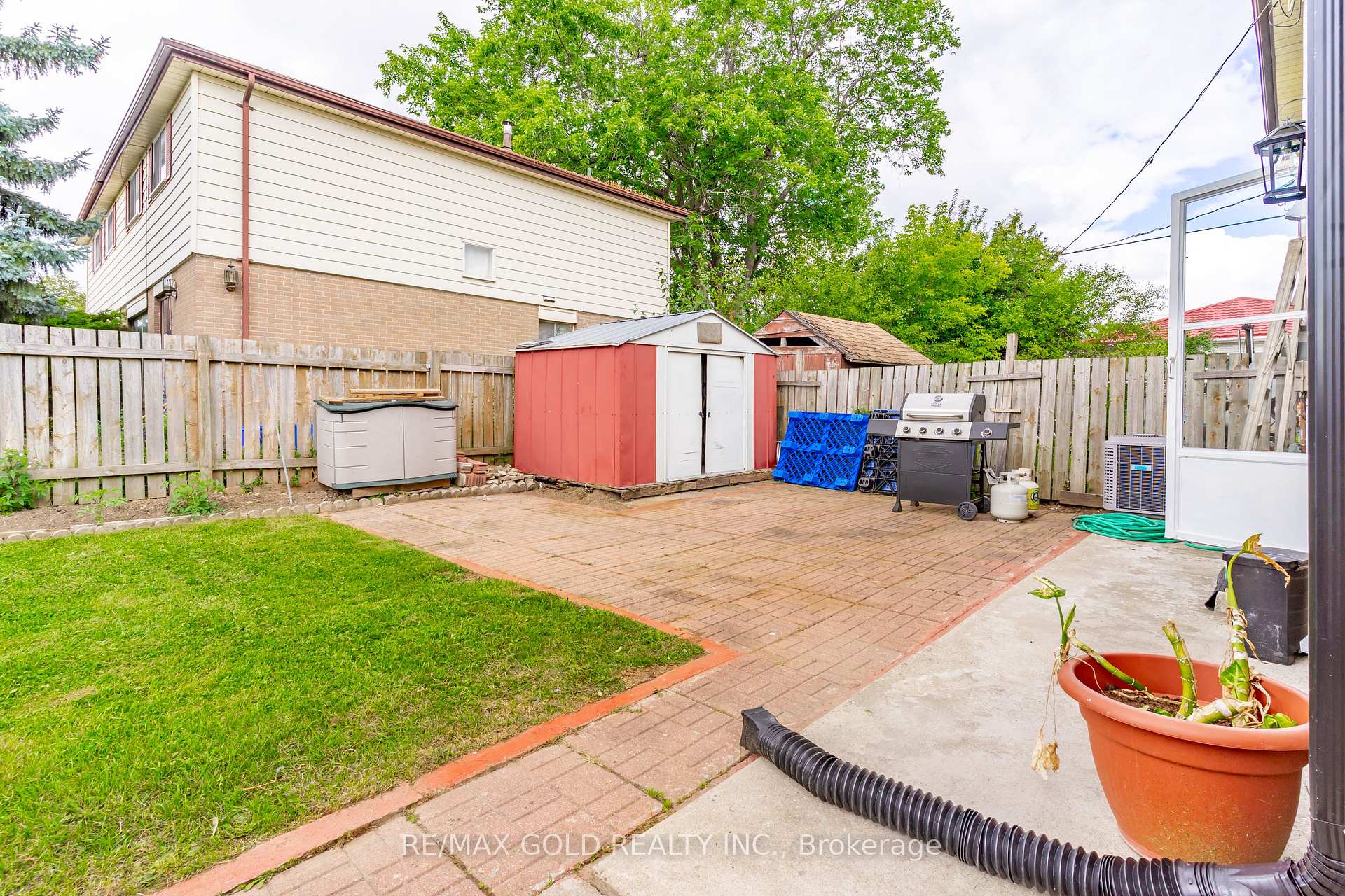 Photo 45 of 66 Danesbury Crescent, Brampton, Southgate — HOMEH