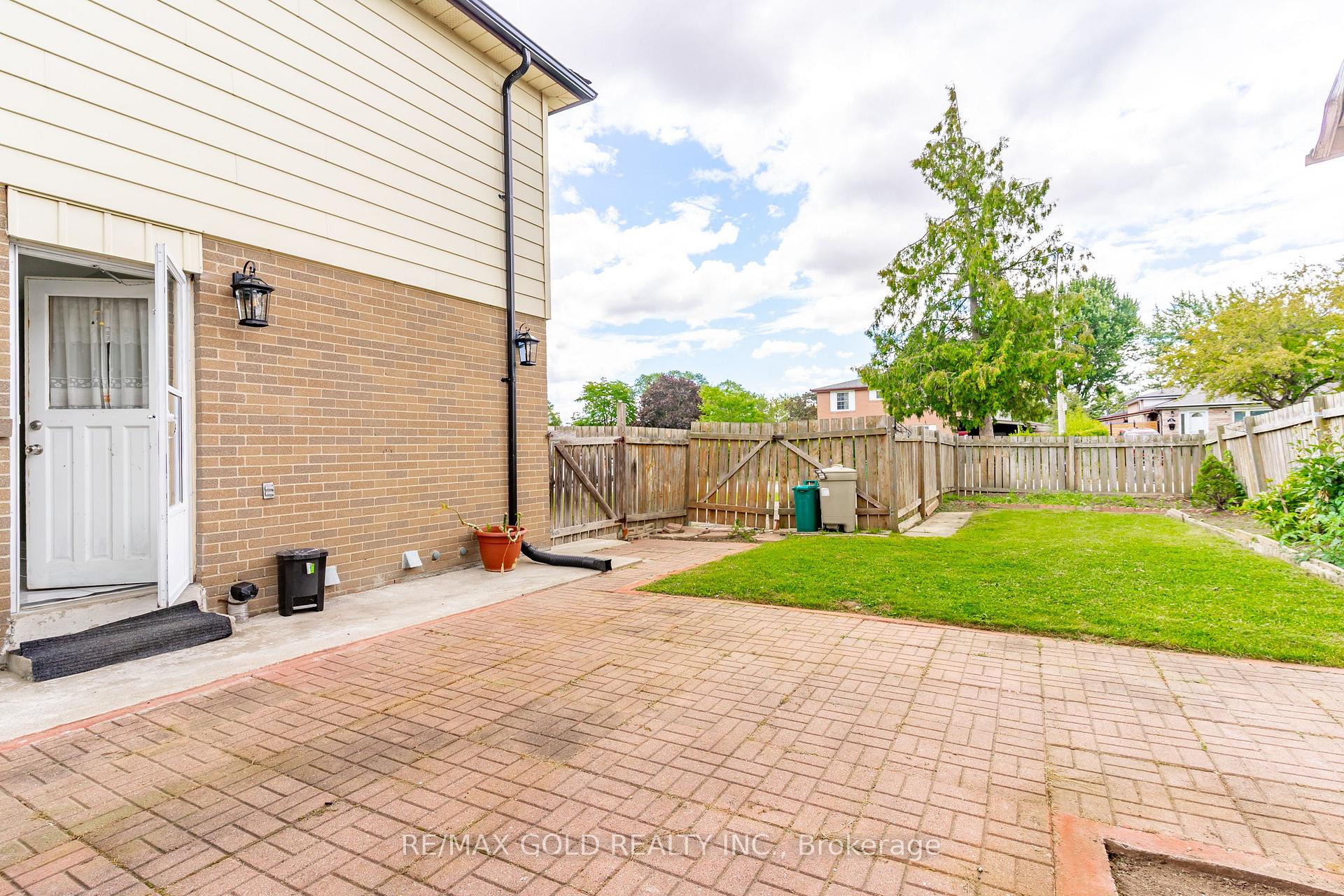 Photo 39 of 66 Danesbury Crescent, Brampton, Southgate — HOMEH