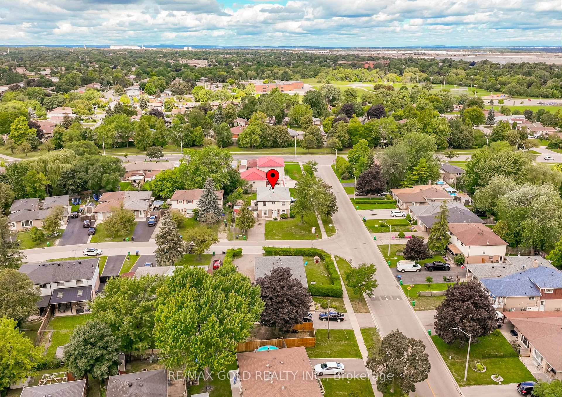 Photo 40 of 66 Danesbury Crescent, Brampton, Southgate — HOMEH