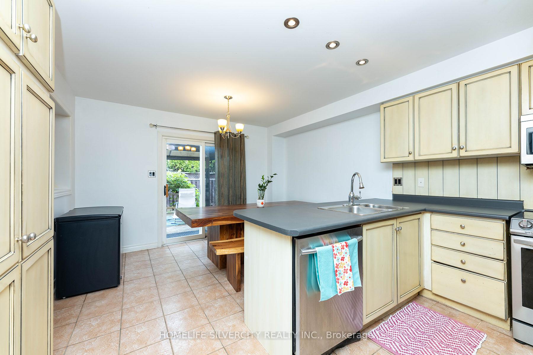 Photo 7 of 182 Tierra Avenue, Vaughan, Vellore Village — HOMEH