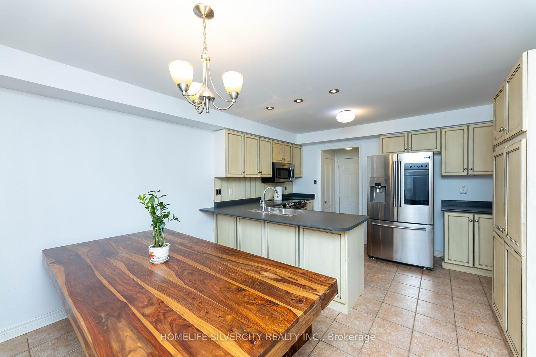Photo 2 of 182 Tierra Avenue, Vaughan, Vellore Village — HOMEH