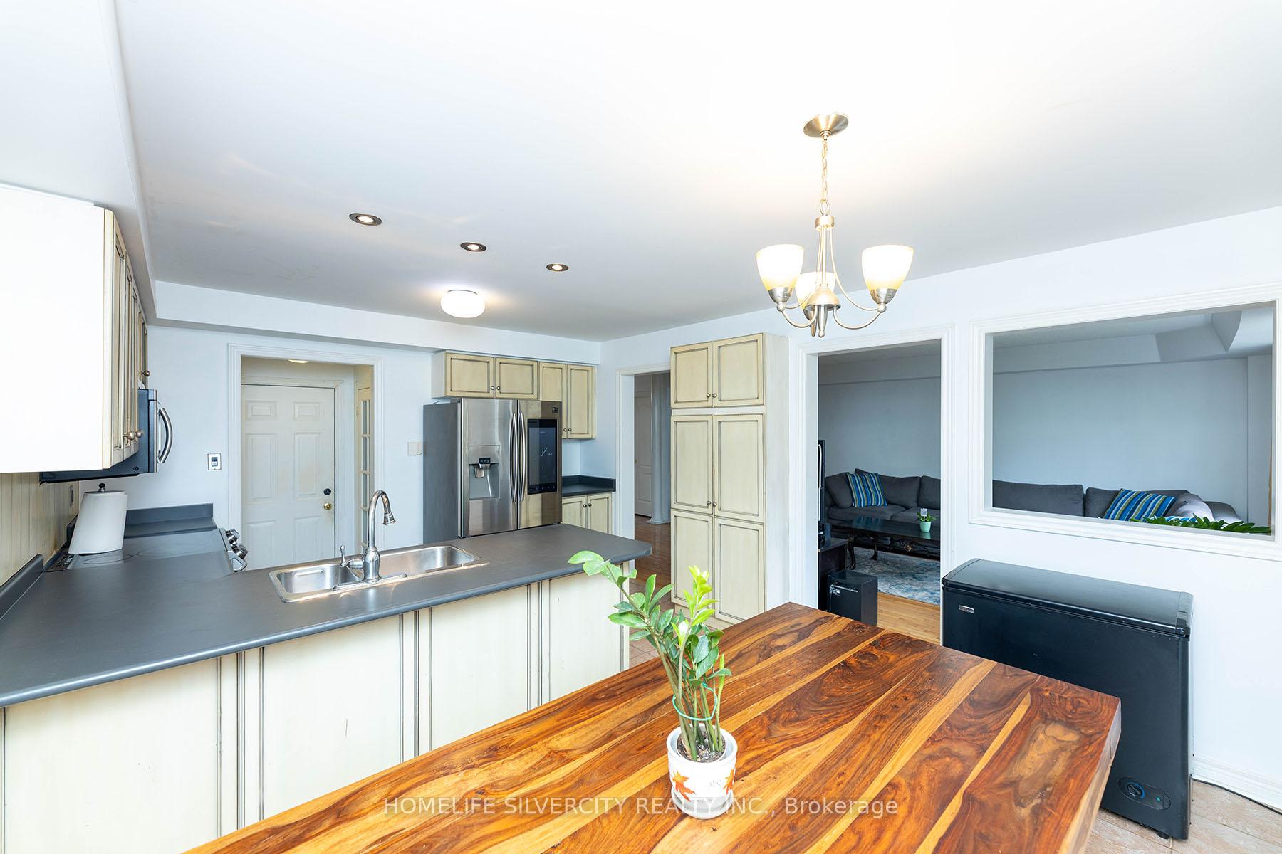 Photo 12 of 182 Tierra Avenue, Vaughan, Vellore Village — HOMEH