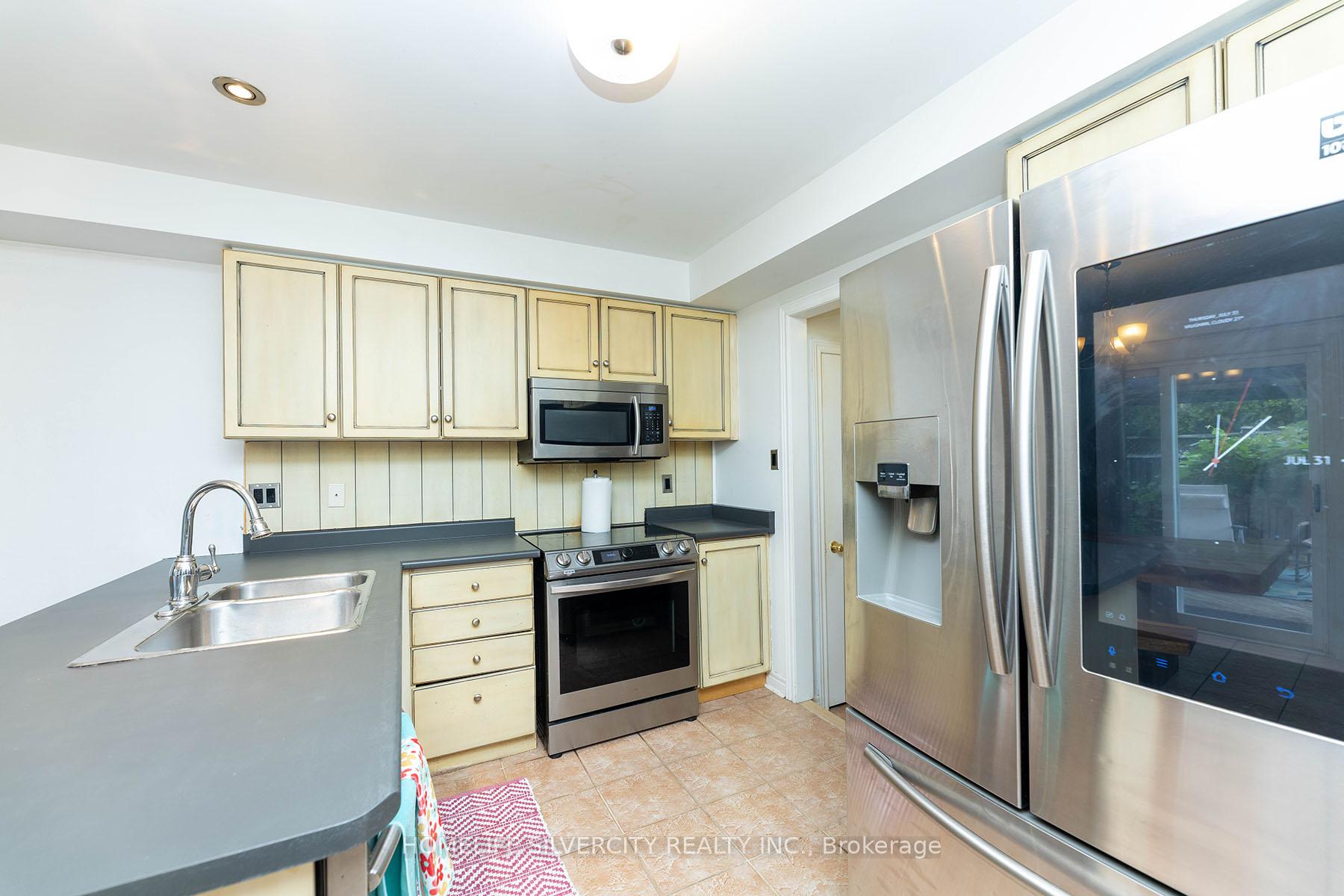 Photo 4 of 182 Tierra Avenue, Vaughan, Vellore Village — HOMEH