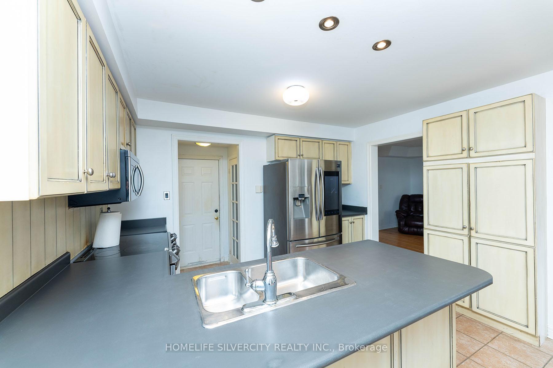 Photo 11 of 182 Tierra Avenue, Vaughan, Vellore Village — HOMEH