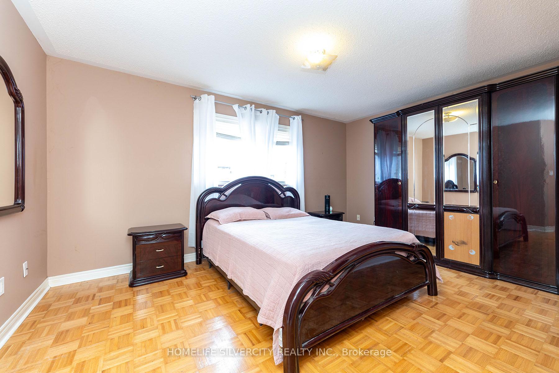 Photo 10 of 182 Tierra Avenue, Vaughan, Vellore Village — HOMEH