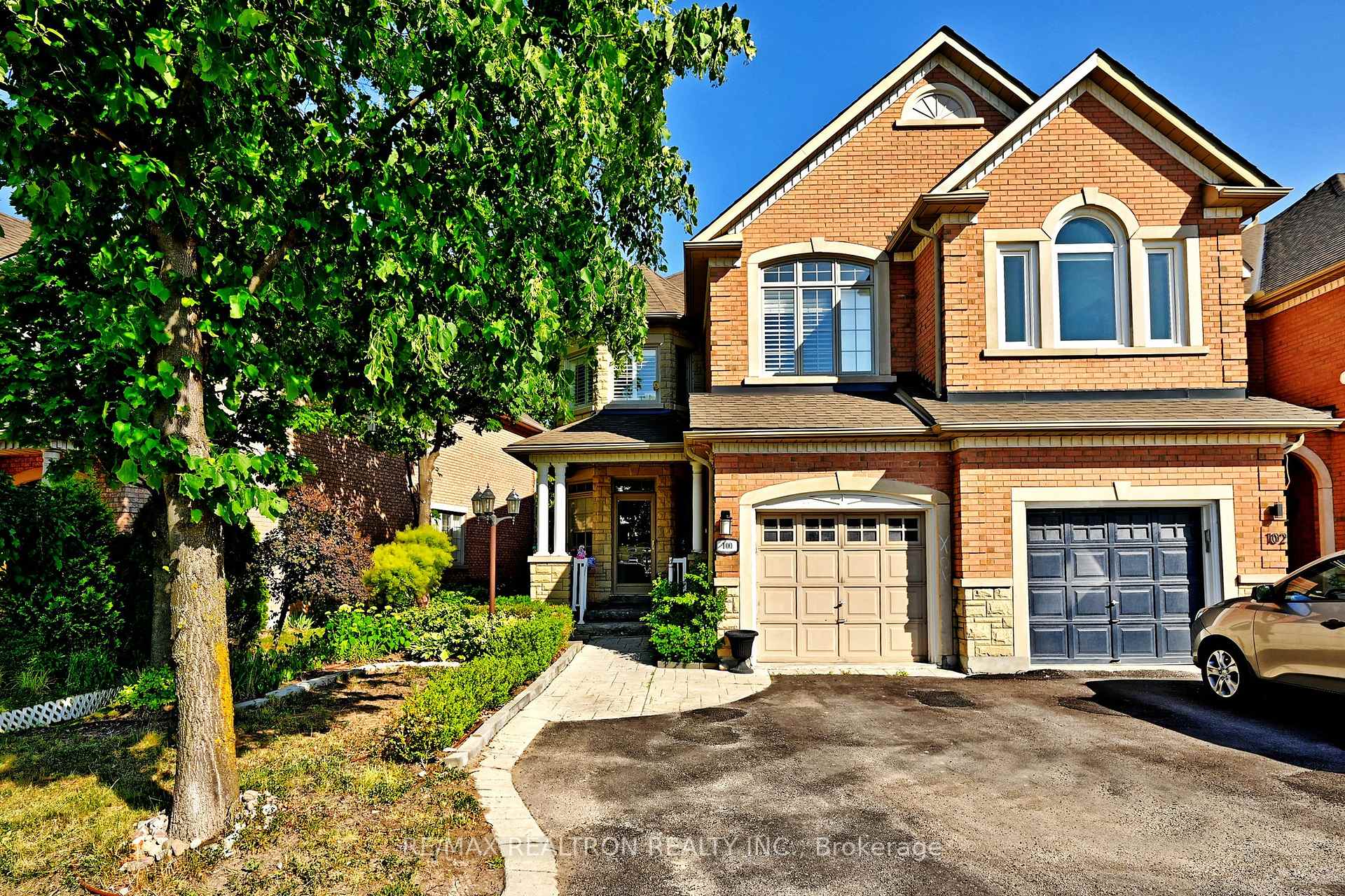 Front of 100 Kingsbridge Circle