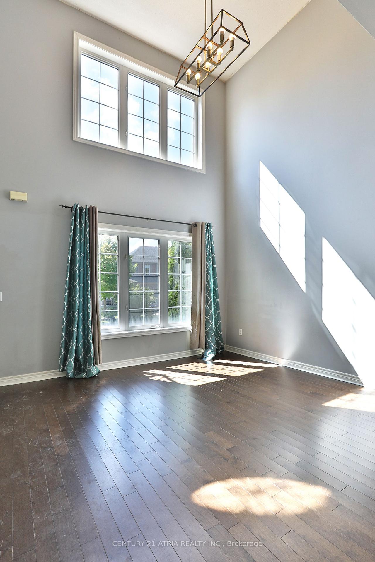 Photo 8 of 68 Sunburst Crescent, Markham, Greensborough — HOMEH