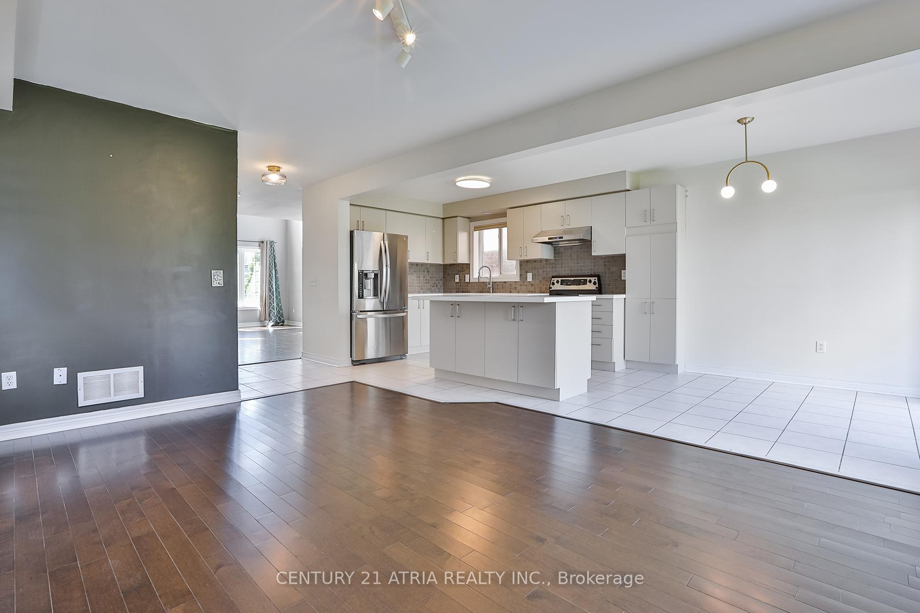 Photo 3 of 68 Sunburst Crescent, Markham, Greensborough — HOMEH