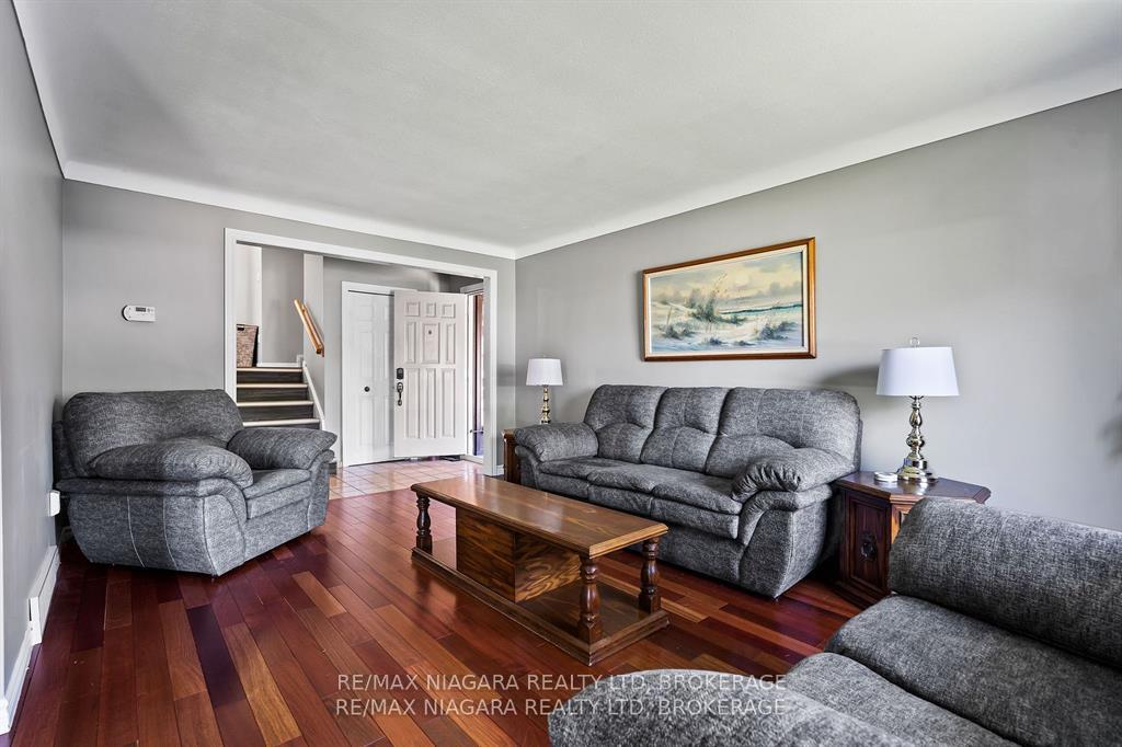Photo 4 of 36 Bendingroad Crescent, St. Catharines, Lakeport — HOMEH