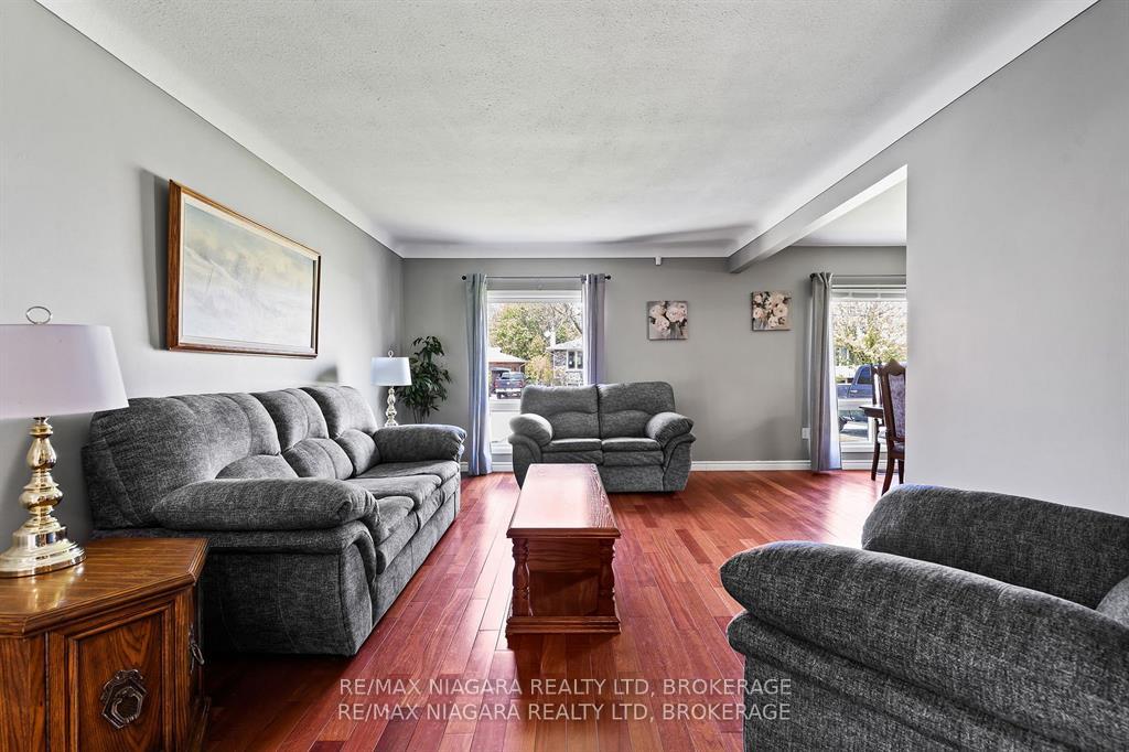 Photo 5 of 36 Bendingroad Crescent, St. Catharines, Lakeport — HOMEH