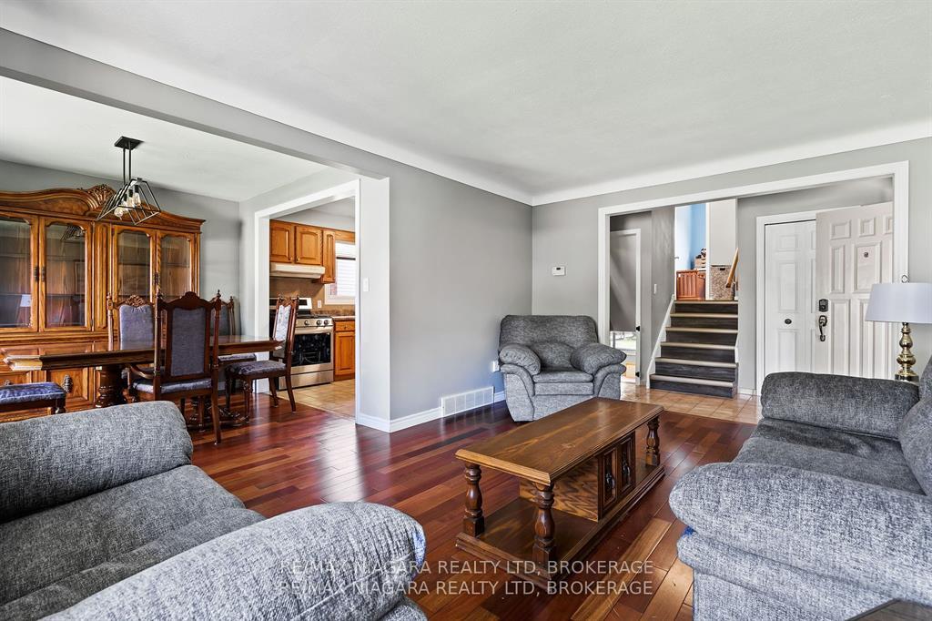 Photo 12 of 36 Bendingroad Crescent, St. Catharines, Lakeport — HOMEH