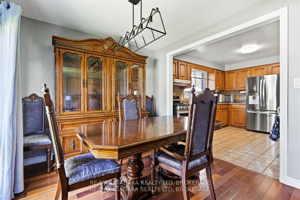 Photo 3 of 36 Bendingroad Crescent, St. Catharines, Lakeport — HOMEH