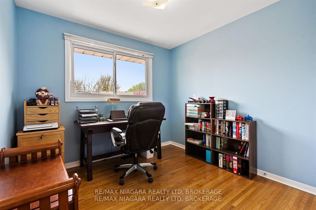 Photo 9 of 36 Bendingroad Crescent, St. Catharines, Lakeport — HOMEH
