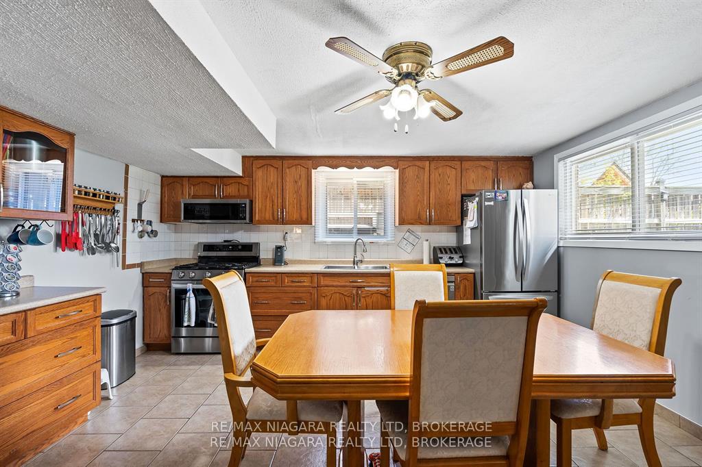 Photo 16 of 36 Bendingroad Crescent, St. Catharines, Lakeport — HOMEH