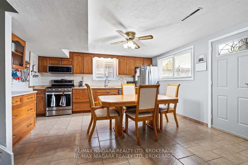 Photo 26 of 36 Bendingroad Crescent, St. Catharines, Lakeport — HOMEH