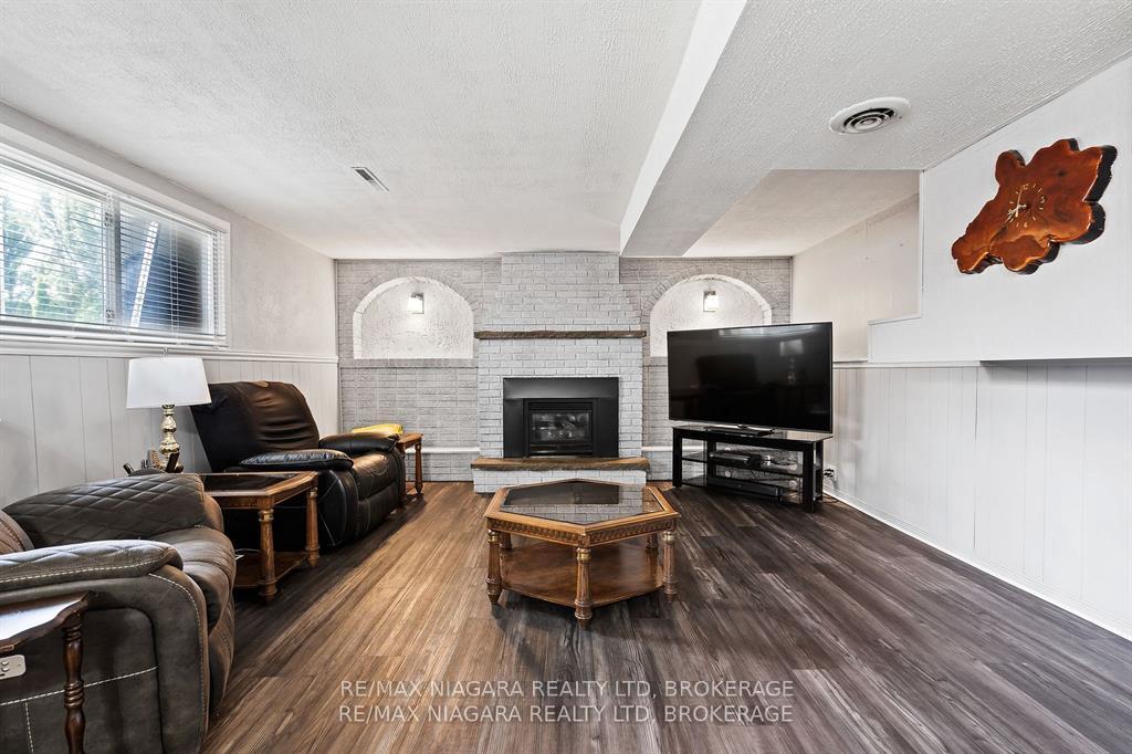 Photo 13 of 36 Bendingroad Crescent, St. Catharines, Lakeport — HOMEH