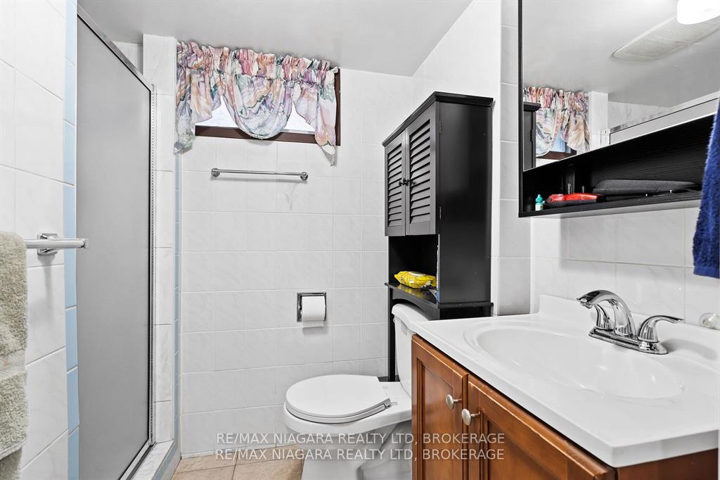 Photo 18 of 36 Bendingroad Crescent, St. Catharines, Lakeport — HOMEH